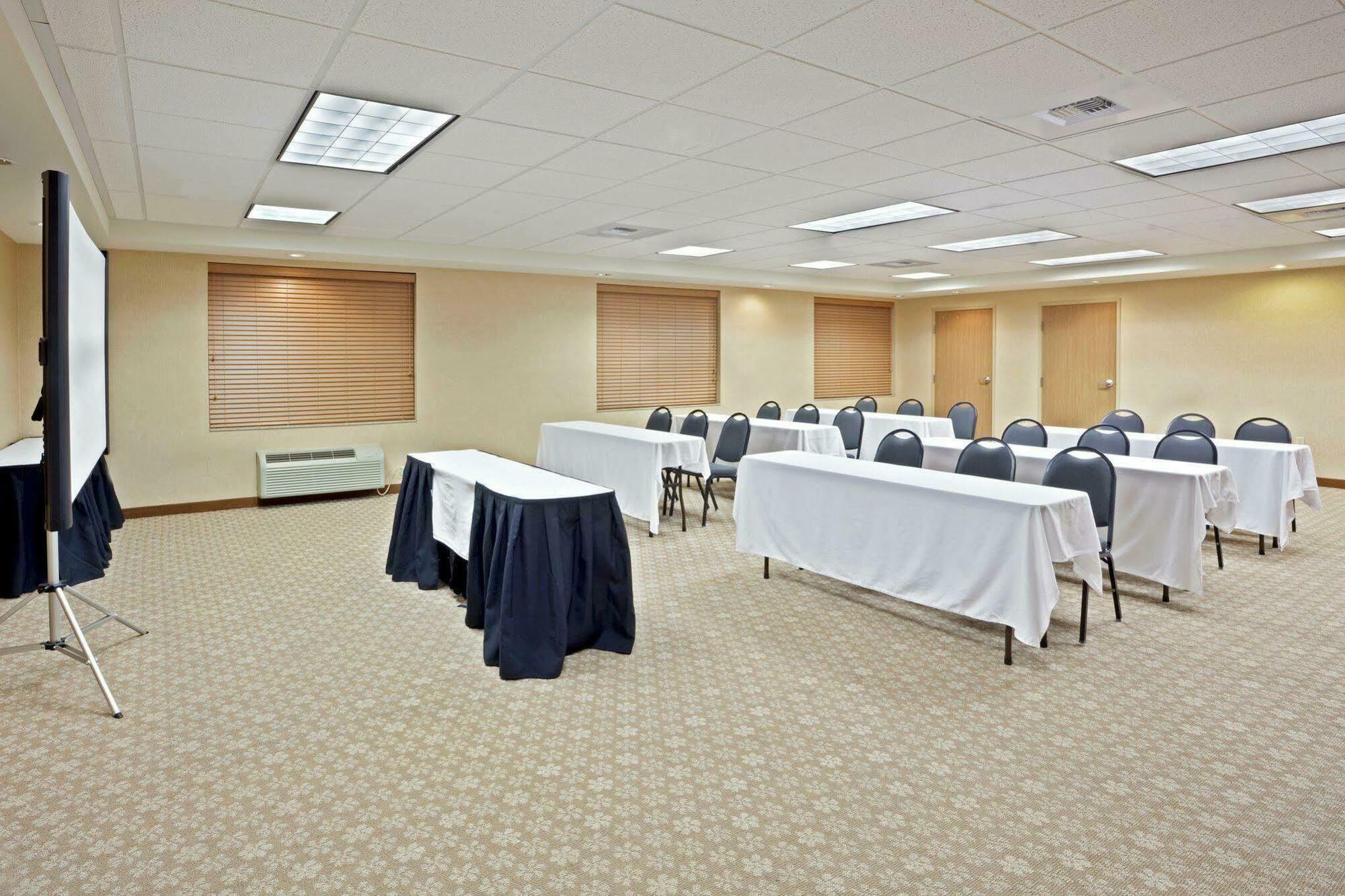 Holiday Inn Express & Suites Lacey - Olympia By Ihg Esterno foto